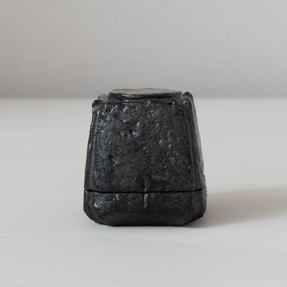 明賀亘史　黒唐津香合