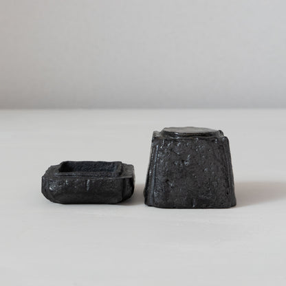 明賀亘史　黒唐津香合