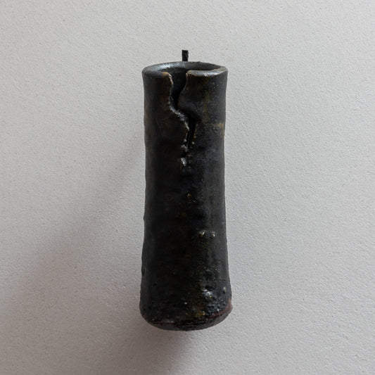 明賀亘史　黒唐津掛花入