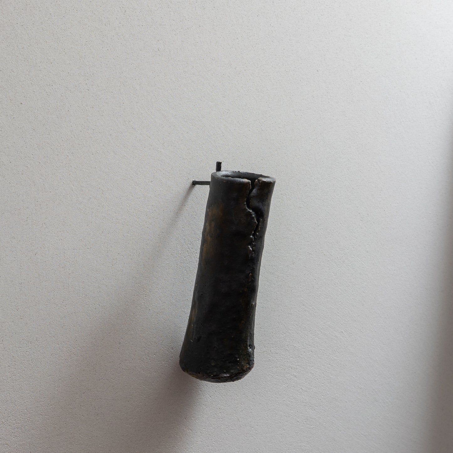 明賀亘史　黒唐津掛花入