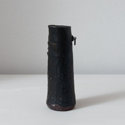 明賀亘史　黒唐津掛花入