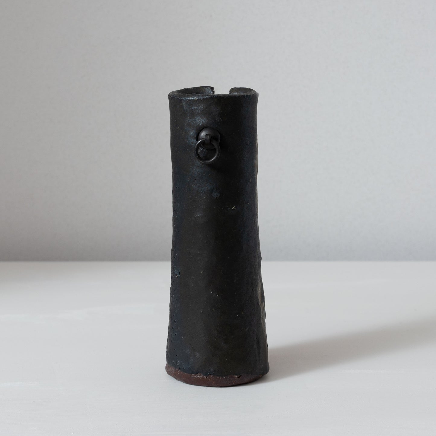 明賀亘史　黒唐津掛花入