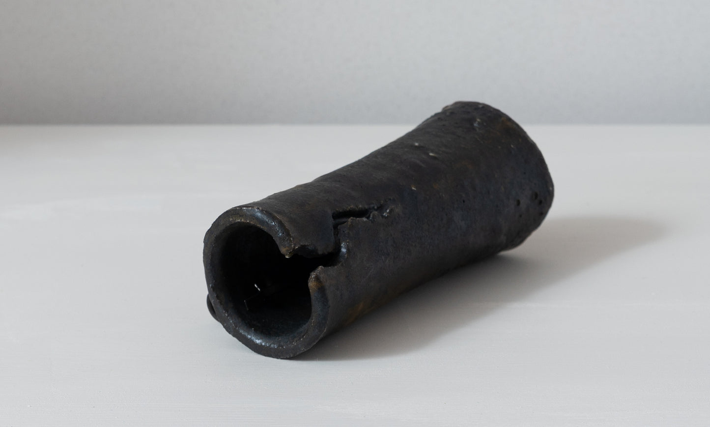 明賀亘史　黒唐津掛花入