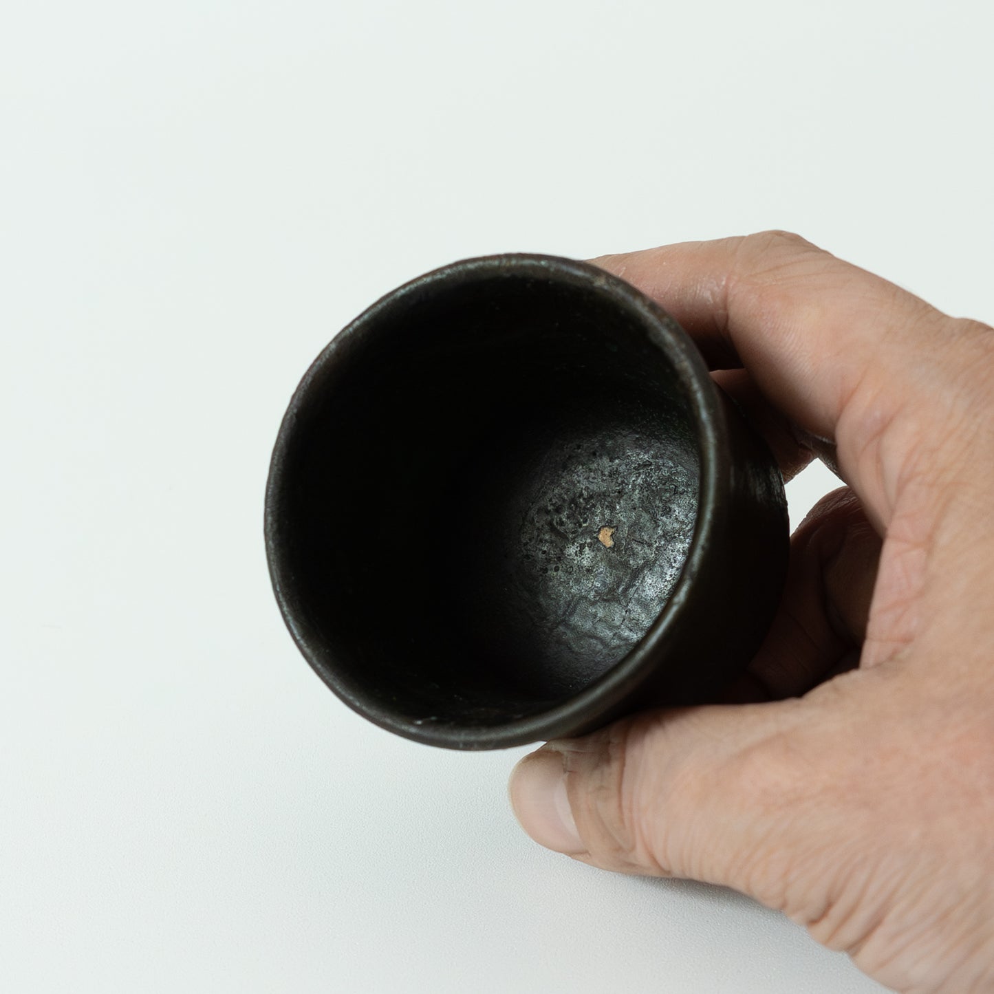 三藤るい　黒唐津ぐい呑