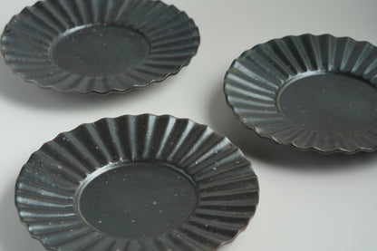 SM2 黒釉輪花皿 志村睦彦