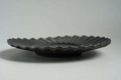 SM2 黒釉輪花皿 志村睦彦