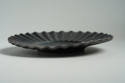 SM2 黒釉輪花皿 志村睦彦