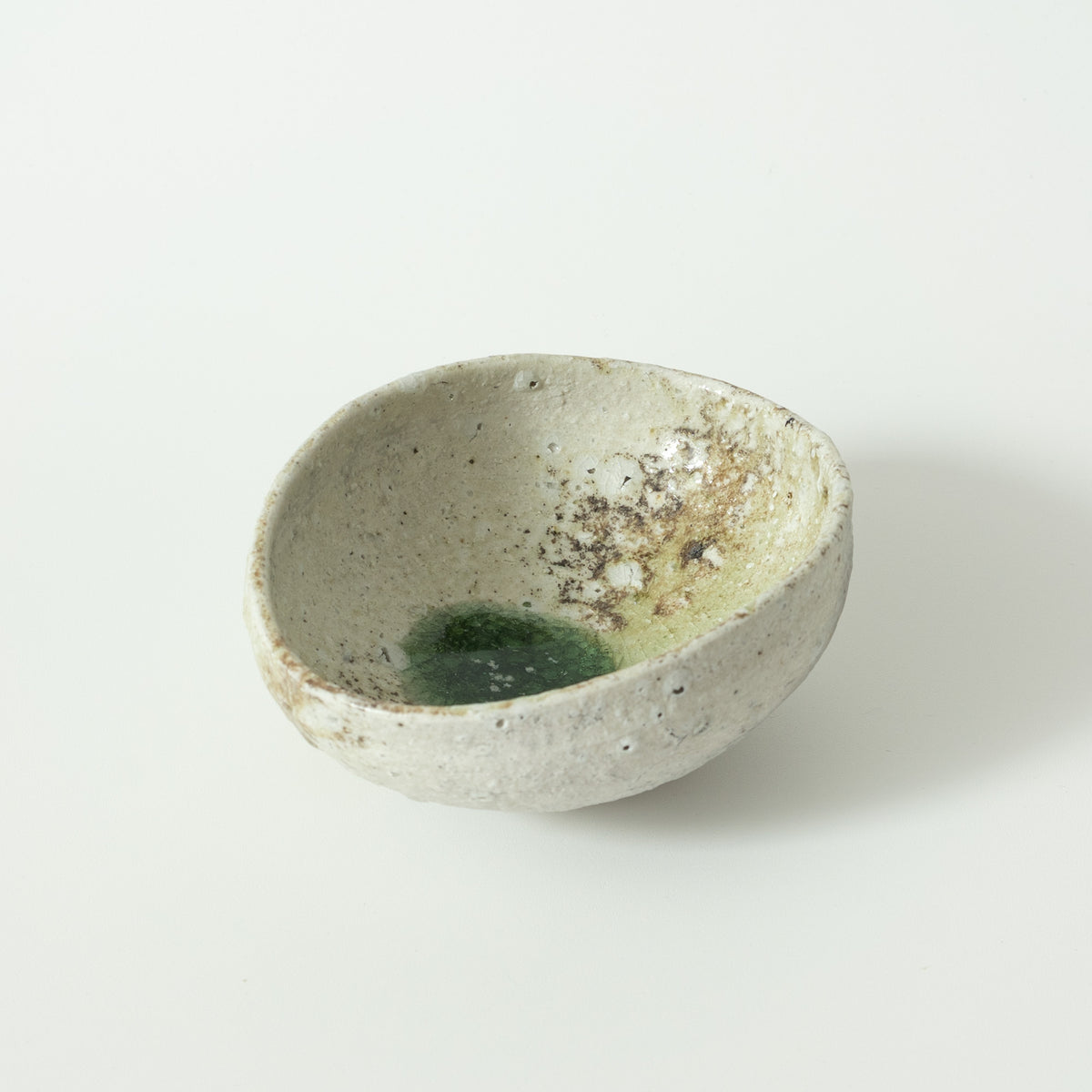Yui Tsujimura: Kutsugata Mukozuke with Natural Ash Glaze (A)