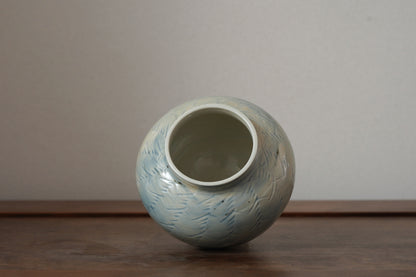 KM2 薄瑠璃陰刻線文壺　川端まさみ