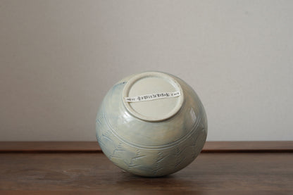 KM2 薄瑠璃陰刻線文壺　川端まさみ