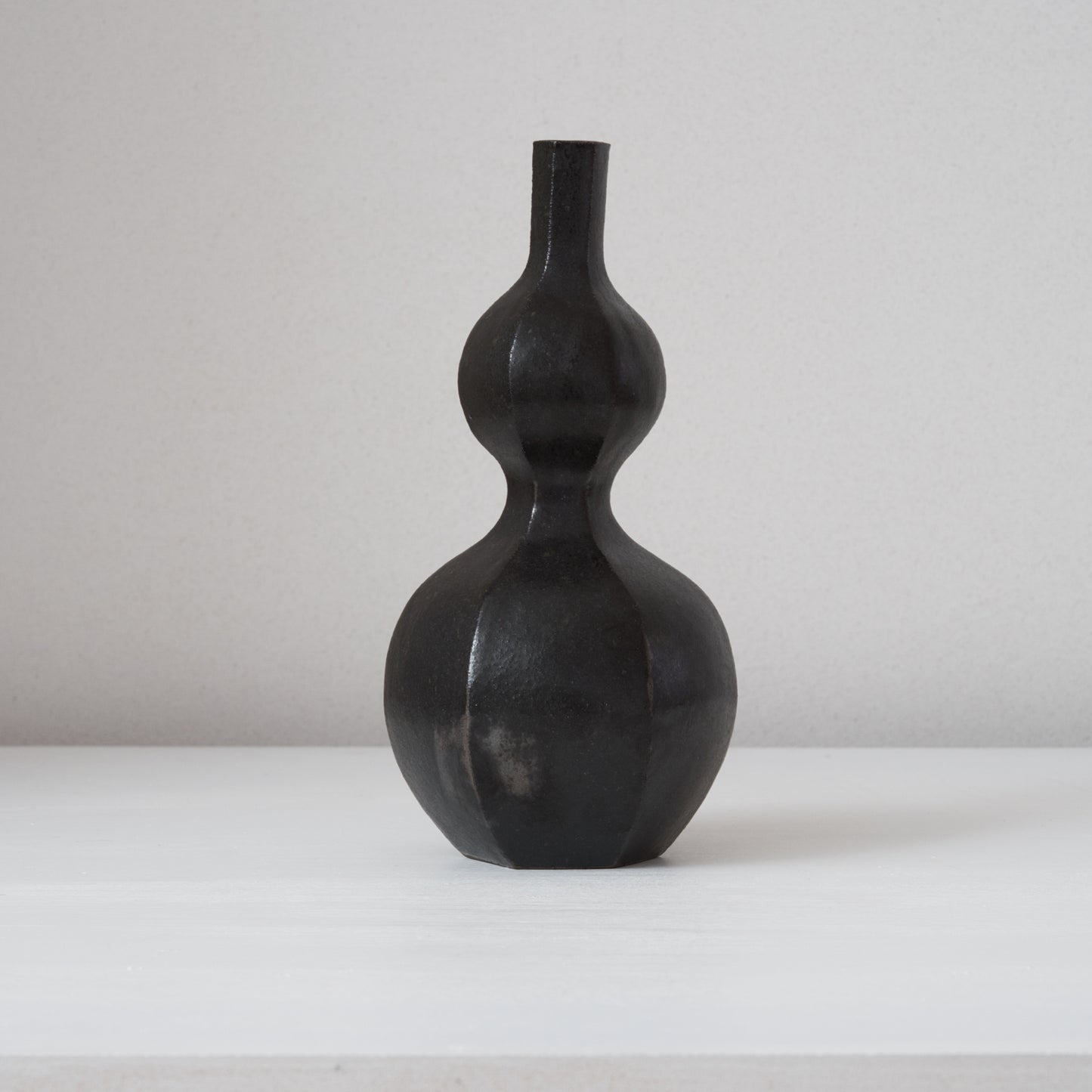 ko.YN07 矢野直人　黒釉花入