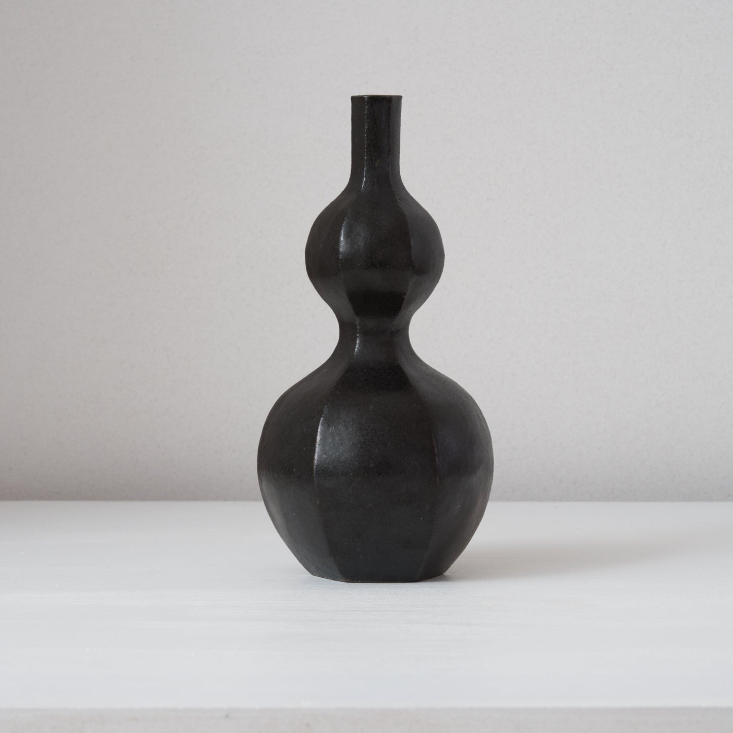 ko.YN07 矢野直人　黒釉花入