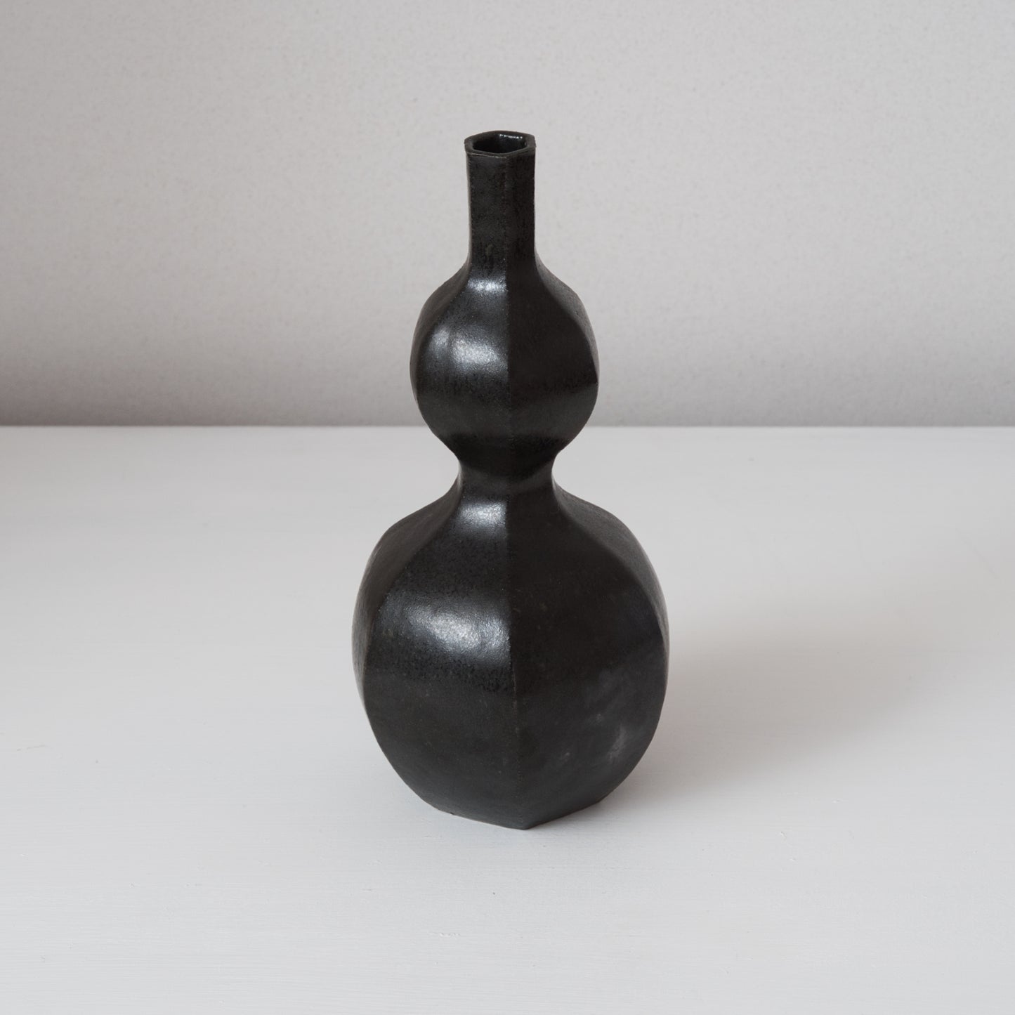 ko.YN07 矢野直人　黒釉花入