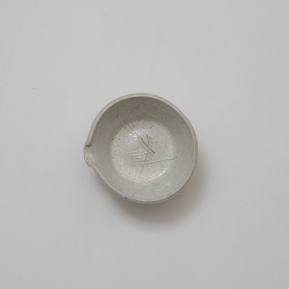 KY34B  白瓷片口　梶原靖元