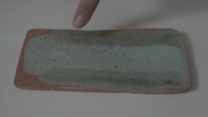 梶原靖元　灰釉板皿「碧波重」