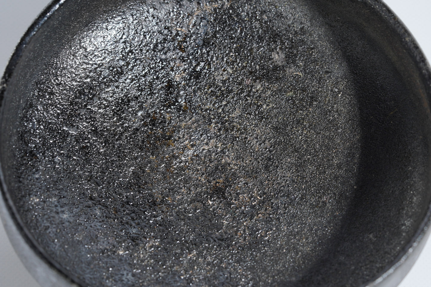 MREX05  黒唐津茶碗 共箱 三藤るい