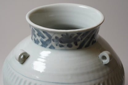 MM3 しのぎ紗綾形文壺　宮岡麻衣子