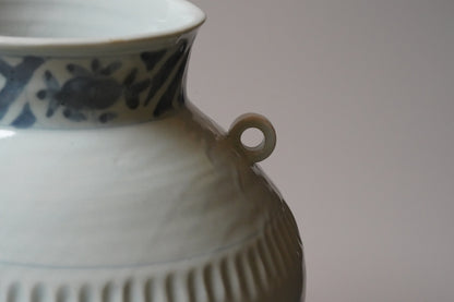 MM3 しのぎ紗綾形文壺　宮岡麻衣子