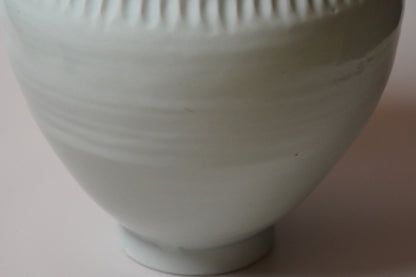 MM3 しのぎ紗綾形文壺　宮岡麻衣子